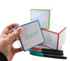 4 Dés géants effaçables 8 cm avec éponge