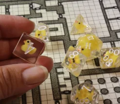 7 dés multifaces avec canard à l'intérieur