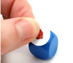 10 Dés neutres 16 mm en bois hêtre colorés sans marquage