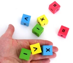 8 Dés opérations mathématiques avec signes mousse 22 mm silencieux