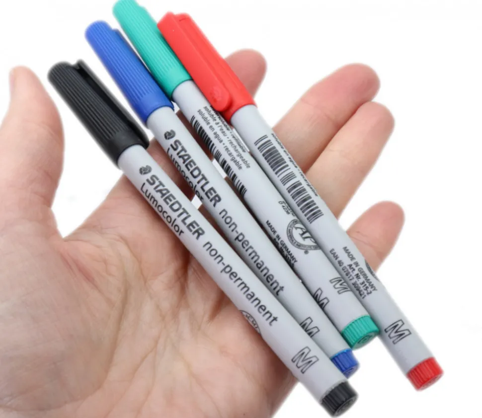 4 Feutres non-permanents couleurs pour personnalisation