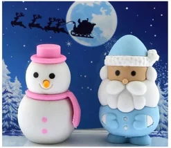 2 gommes : 1 Bonhomme de Neige et 1 Père-Noël