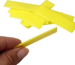 500 grands jetons rectangles 5.5 x 1.6 cm en plastique coloré