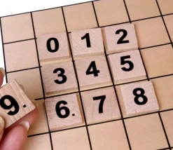 10 jetons bois 0 à 9 carrés et numérotés