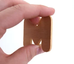 52 lettres alphabet en bois naturel 4.5 cm - 2 x 26 lettres
