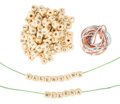 310 Perles dés lettres pour jeu ou collier avec fils colorés.