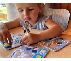 4 personnages en bois : docteurs et infirmiers. Thème médical à construire.