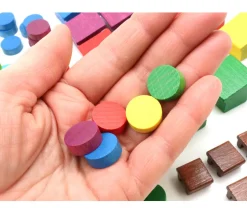 72 pièces en bois le petit marché : camions, étals, bâtiments et jetons