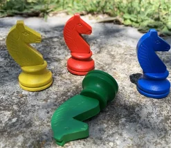 4 pions petits chevaux en bois pour jeu Dada