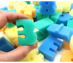 11 tampons chiffres colorés en éponge - 4/5 cm