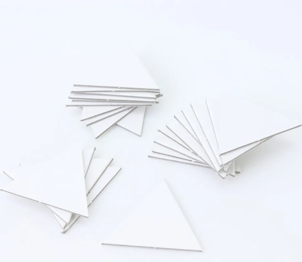 25 Tuiles 40 mm triangle jeton épais blanc à personnaliser