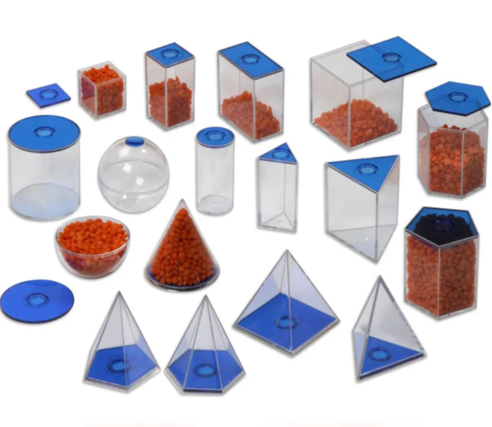 17 volumes géométriques plastique translucide 5.6 cm - Solides à remplir