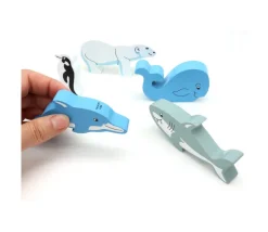 Baleine en bois 11 x 7.8 x 2.5cm