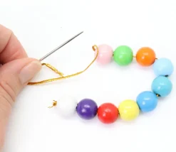 Boule percée de 1.2 cm en bois - Mini perle trou 3 mm