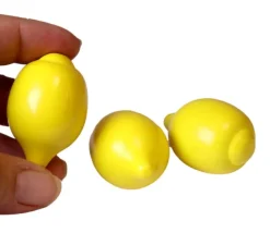 Citron jaune en bois 5 x 3,3 cm jouet fruit