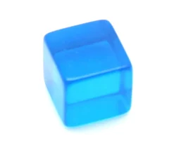Cube 12 mm bleu plastique translucide coloré