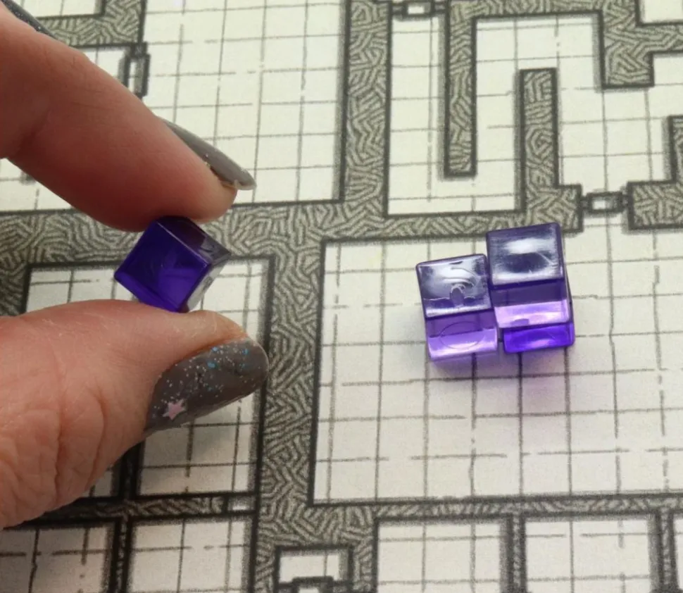 Cube 8 mm plastique translucide coloré