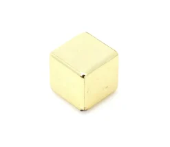 Cube doré en plastique 10 mm à l'unité