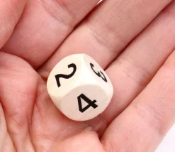 Dé 1 2 2 3 3 4 en bois de 16 mm en chiffres