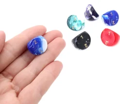 Dé 3 faces 1 à 3 marbré à l'unité (couleur mise au hasard)