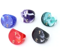 Dé 3 faces 1 à 3 marbré à l'unité (couleur mise au hasard)