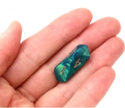 Dé 6 faces baril nacré - barrel dice à l'unité (couleur mise au hasard)