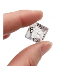 Dé 8 faces en translucide coloré à l'unité (couleur au hasard)