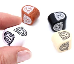 Dé 4 faces Steampunk moderne (forme arrondie)