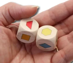 Dé à jouer formes géométriques couleurs - 20 mm