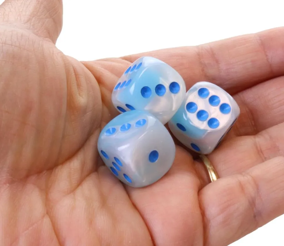 Dé 16 mm effet mixé bleu et blanc points bleus