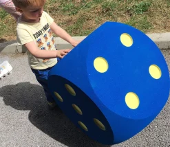 Dé géant 50 cm en mousse tactile alvéolée