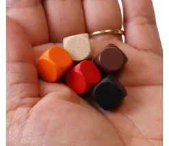 Dé neutre en bois 12 mm naturel ou coloré pour jeu