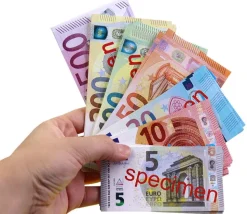 Euros factices 44 pièces et billets (22 pièces Re-plastique et 22 billets papier) pour jeux