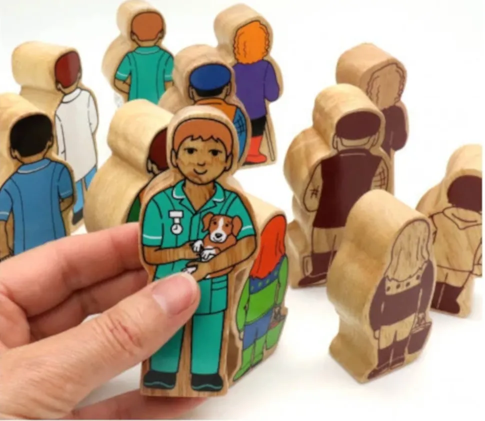 Fermière en bois coloré 100 x 47 x 25 mm personnage jeu