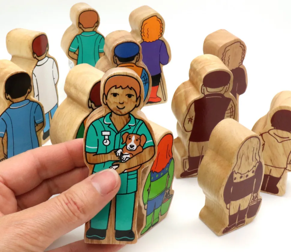 Fille de la ferme en bois 80 x 42 x 25 mm personnage jeu