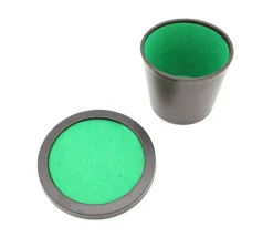 Gobelet avec couvercle 8 x 7.5 cm plastique intérieur feutrine