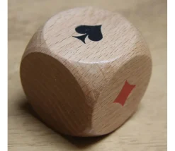 Grand Dé belote bois 4.1 cm atout symbole des cartes