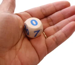 Gros dé chiffres 0 7 8 9 10 11 en bois 2 cm