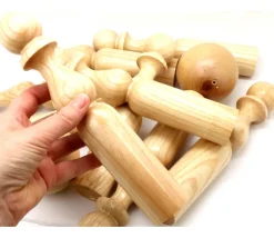 Jeu 9 Quilles bois verni de 24 cm + 2 boules en bois