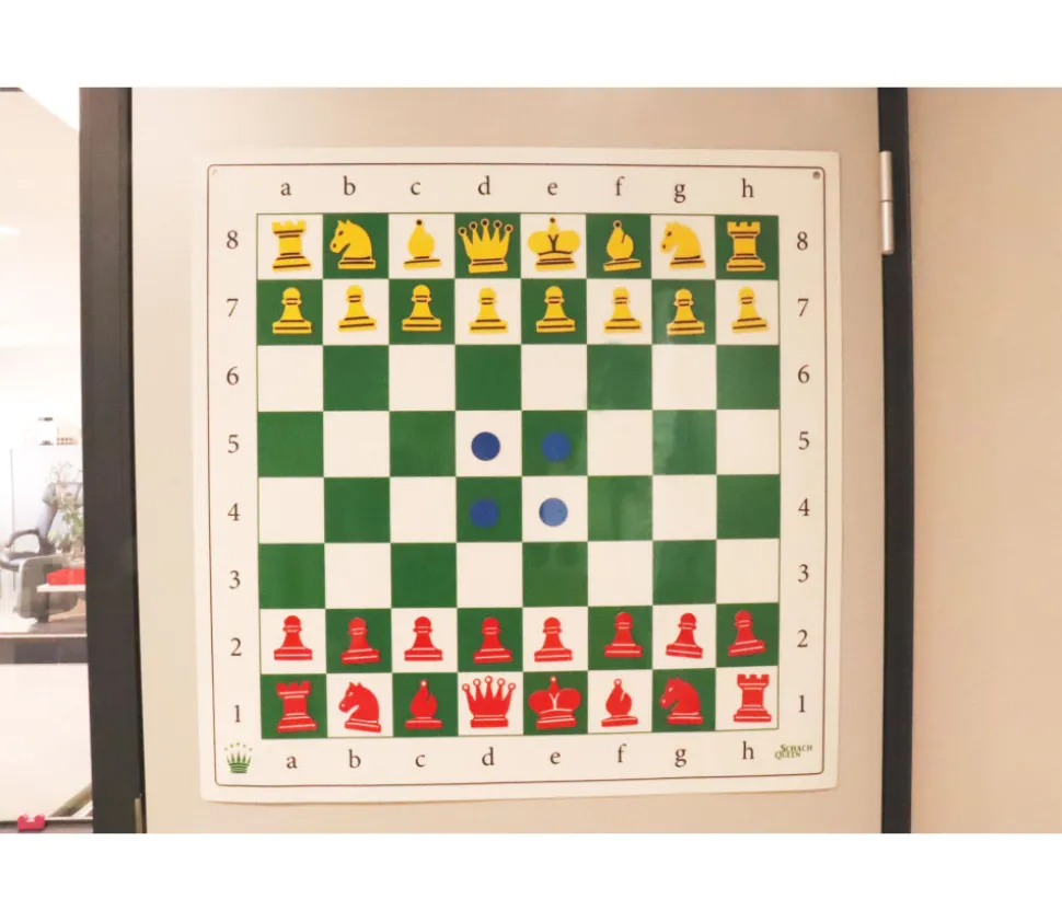 Jeu d'échec mural repositionnable complet pour démonstration