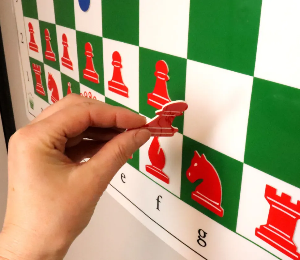 Jeu d'échec mural repositionnable complet pour démonstration