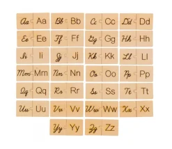 Jeu puzzle des lettres cursives et scriptes en bois