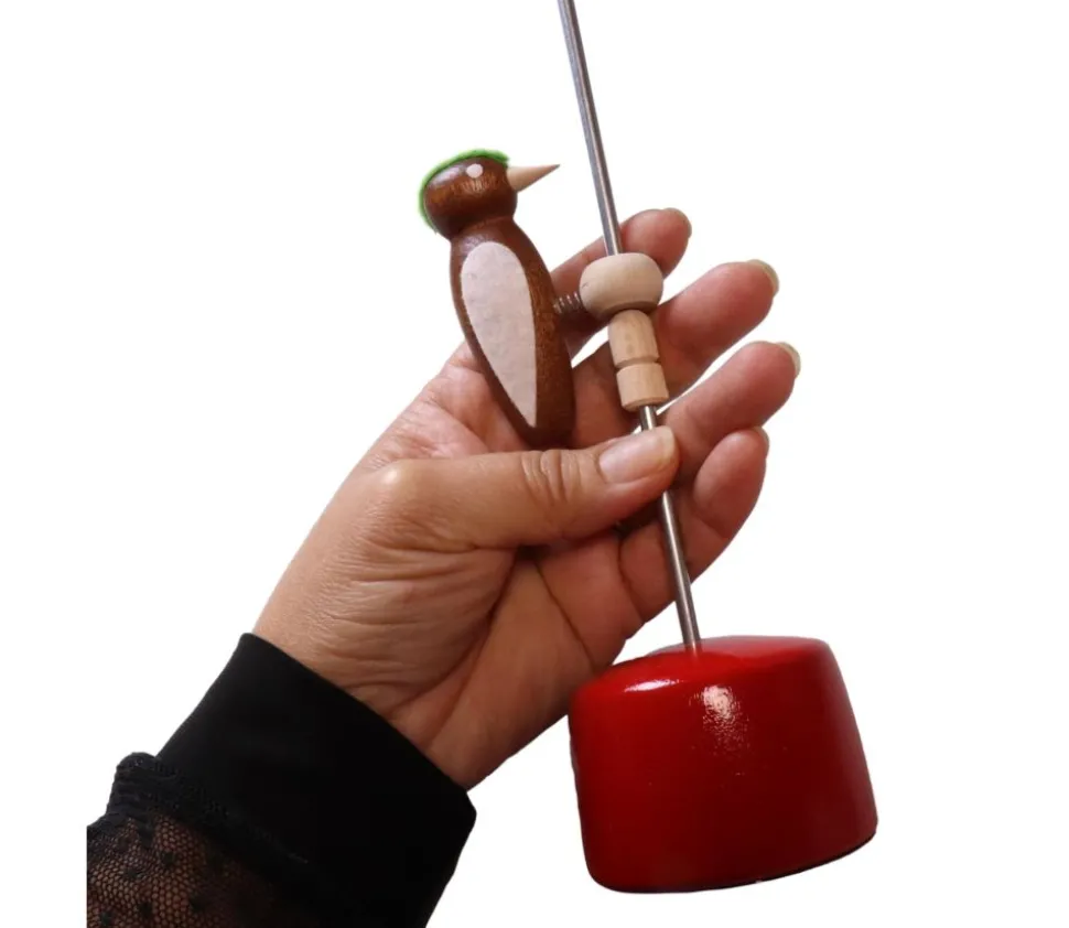 Jouet pic vert sur tige