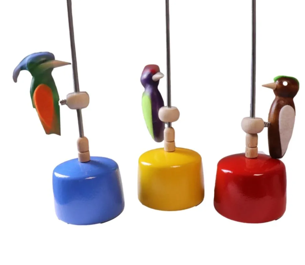 Jouet pic vert sur tige