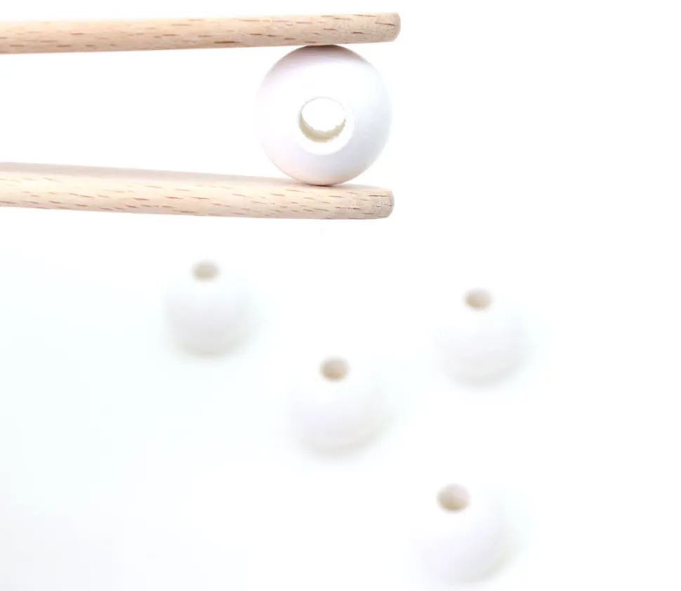 Perle bois couleur blanche de 2 cm trou de 7 mm unité