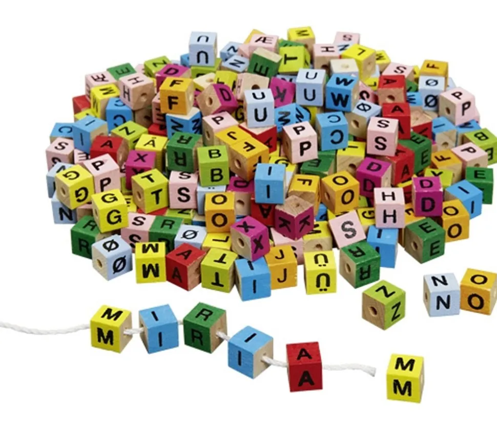 Perles 280 cubes mini lettres couleurs à enfiler