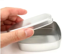 Petite Boite métal rectangulaire de 96 x 70 x 28 mm