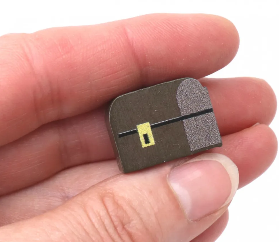 Pion de jeu coffre au trésor marron en bois 16 x 22 x 10 mm