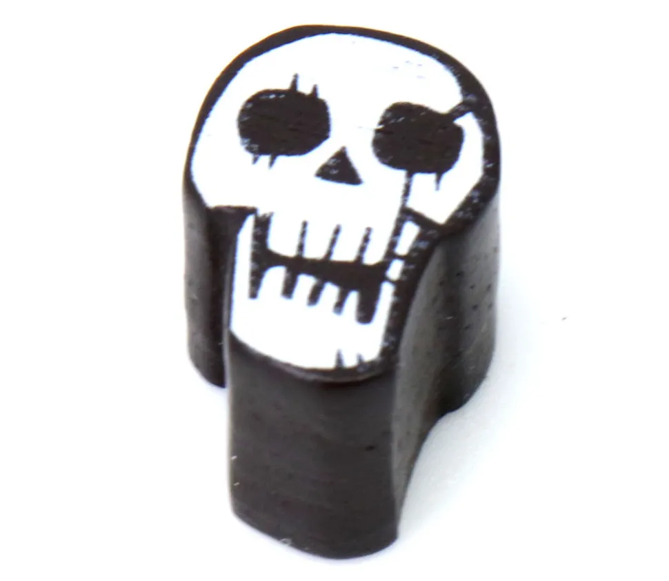 Pion de jeu crane tête de mort en bois 16 x 11 x 5mm