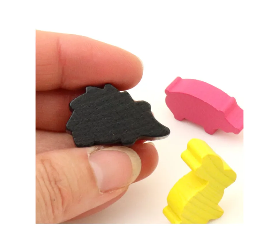 Pion de jeu hérisson noir en bois 30x18x8 mm